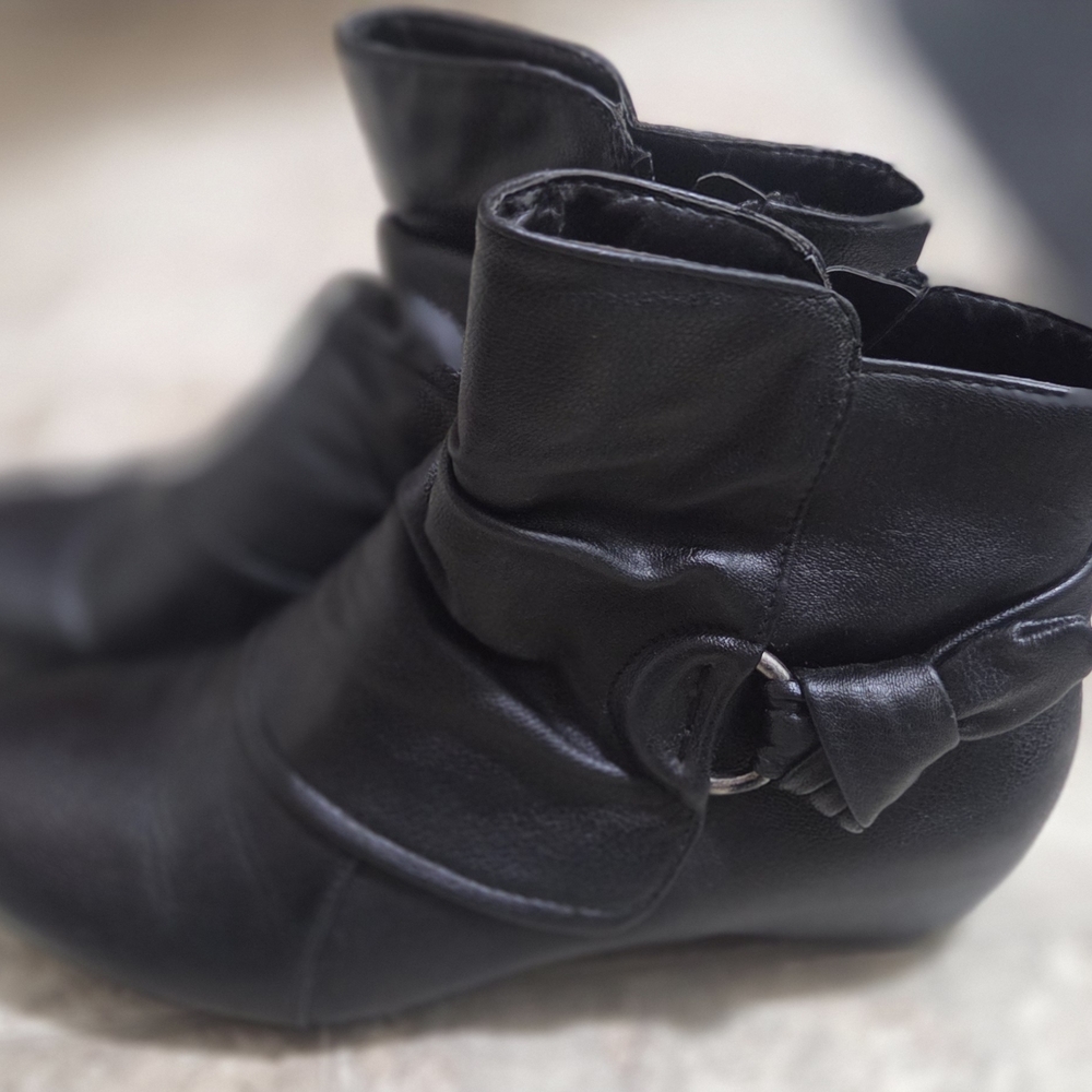 Baretraps - Stylish Black Ankle Boots